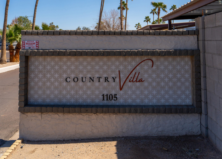 Entrance for Country Villa mobile home community in Avondale, AZ
