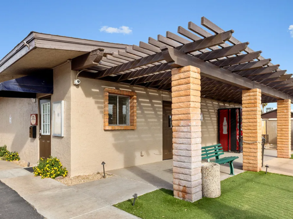 Royal Glen Mobile Home Park in Glendale, AZ