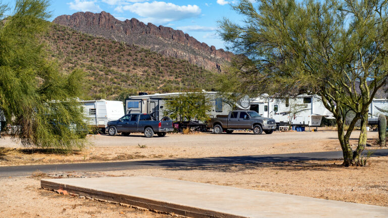 quiet suburban neighborhood setting, neighborhood, community, comfortable manufactured home exterior, homesite