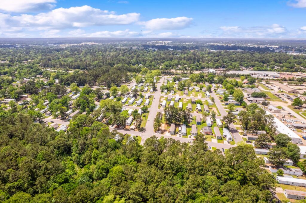 residential, quality manufactured home neighborhood, exterior, park, clean residential streetscape