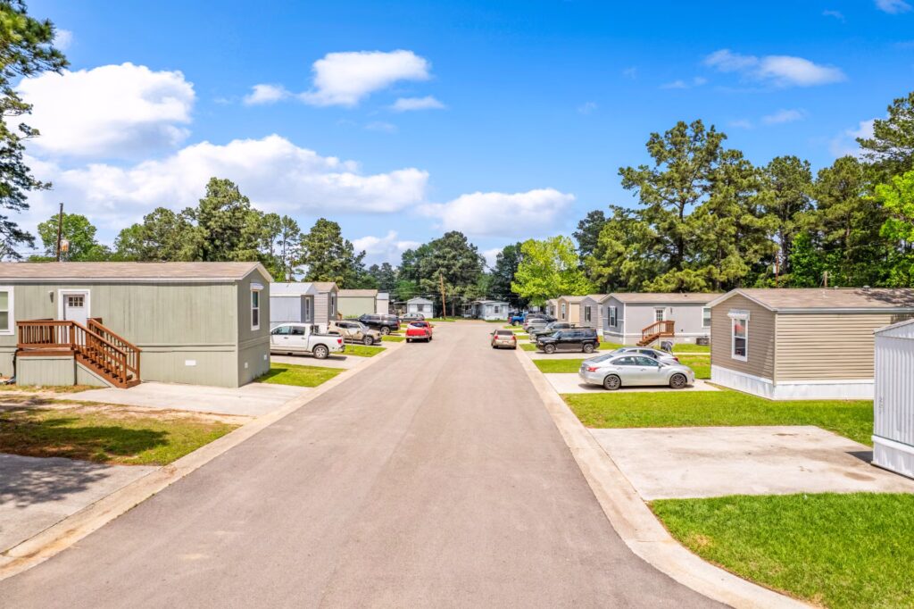 property, manufactured home community Arizona, affordable, Phoenix, clean residential streetscape