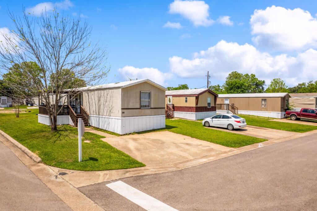 quality manufactured home neighborhood, managed active adult community, exterior, suburban, housing