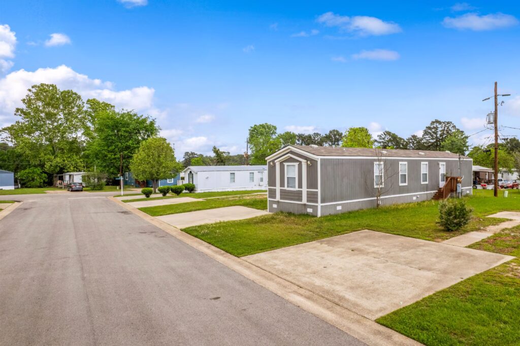 homesite, streetscape, clean residential streetscape, manufactured home community Arizona, neighborhood