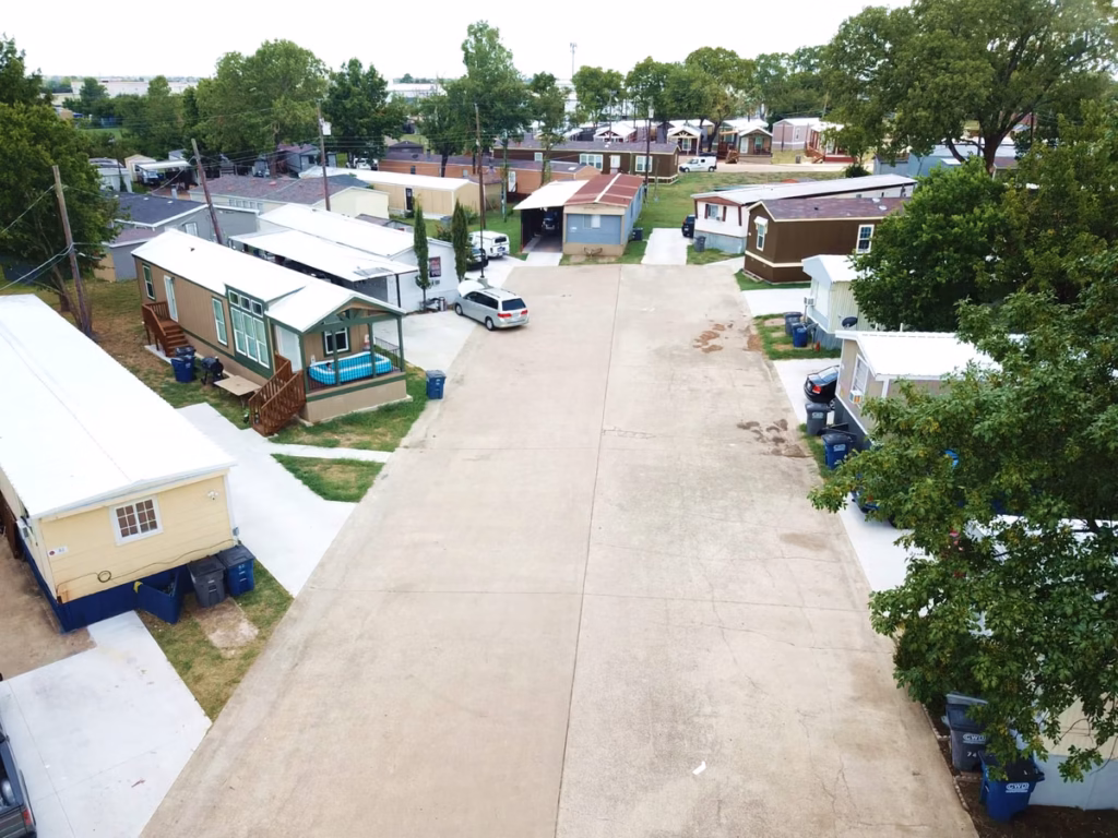 RV, clean and well maintained community, residential, comfortable manufactured home exterior, streetscape