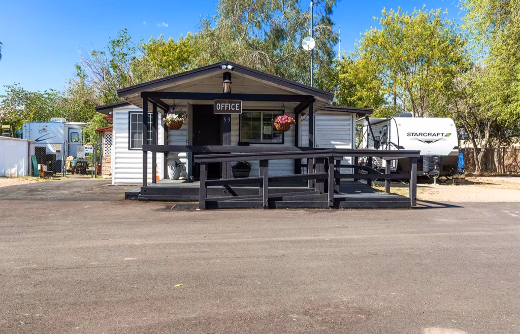 neighborhood, manufactured home community Arizona, managed active adult community, exterior, cleanliness