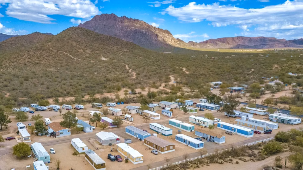cleanliness, clean residential streetscape, Mesa, suburban, land lease manufactured home lot