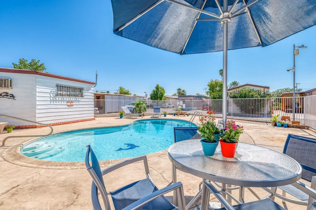 clean and well maintained community, quiet suburban neighborhood setting, streetscape, suburban, homesite