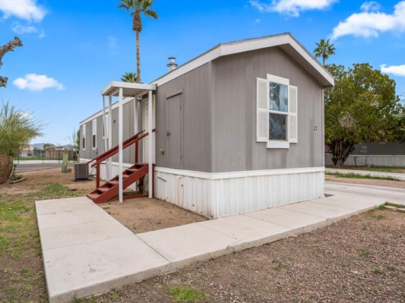 Come Tour this beautiful 3bx1b Mobile Home!