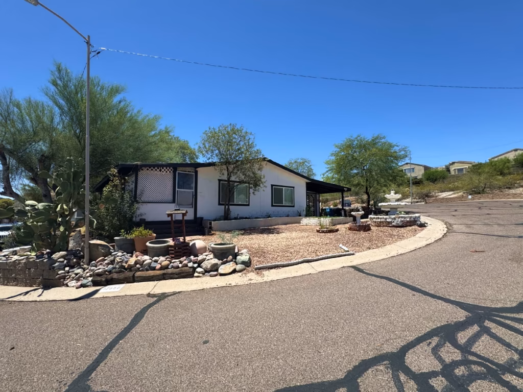 manufactured home community Arizona, clean residential streetscape, management, Mesa, cleanliness