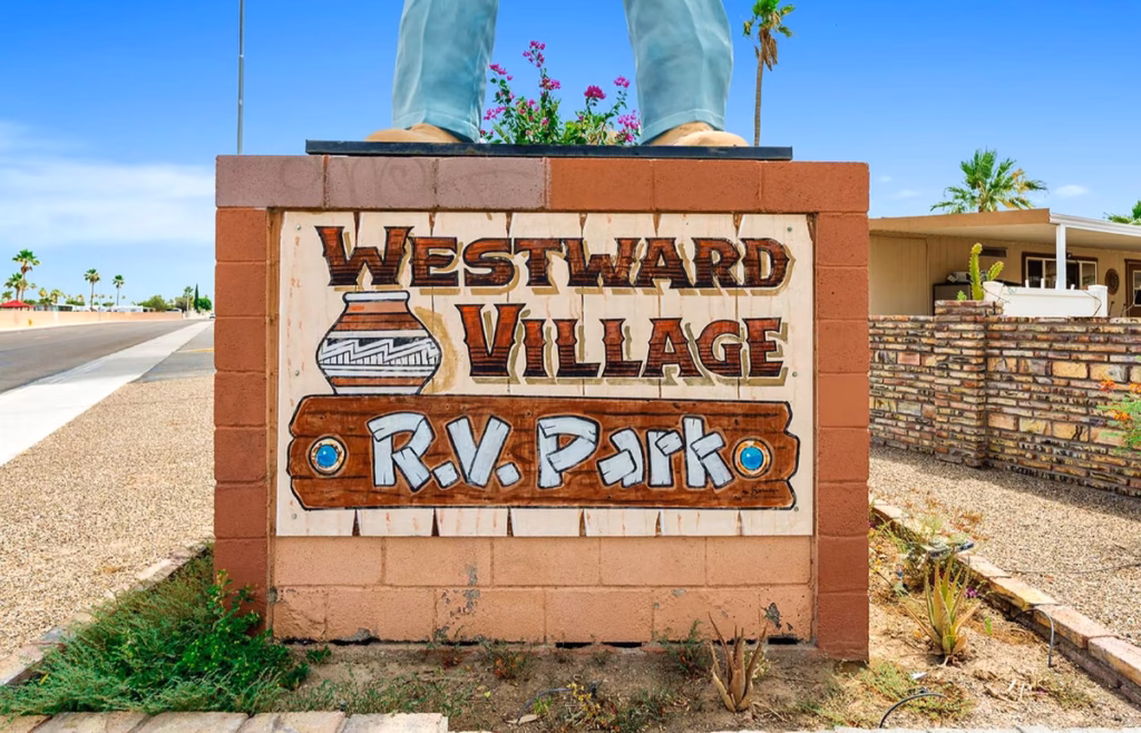 Mesa, housing, comfortable manufactured home exterior, quality manufactured home neighborhood, suburban