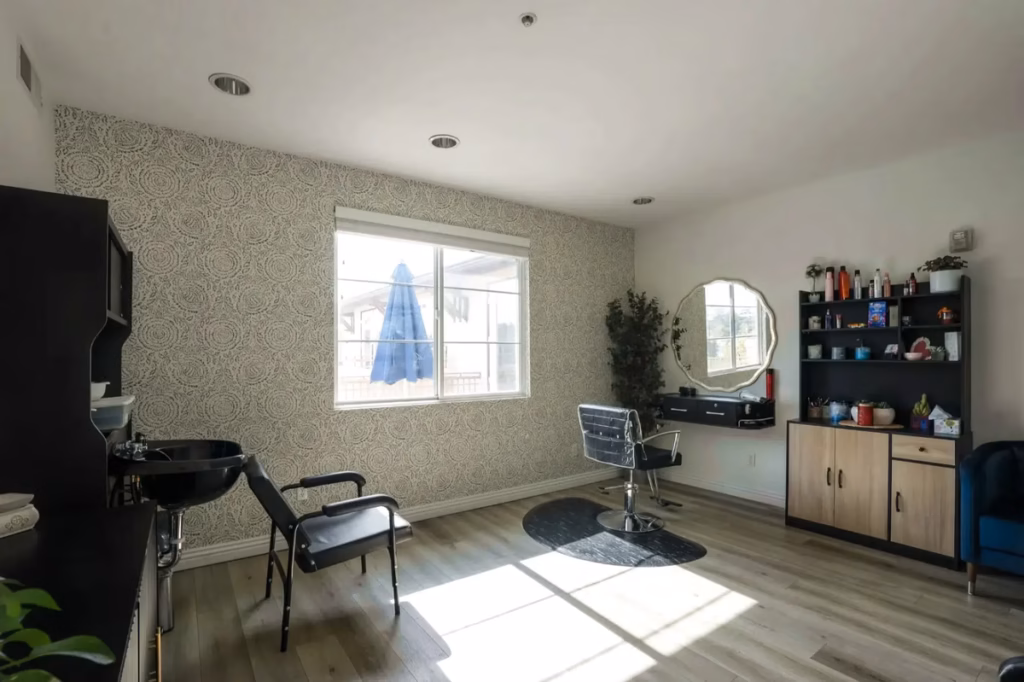 quality manufactured home neighborhood, Phoenix, clean and well maintained community, management, Arizona