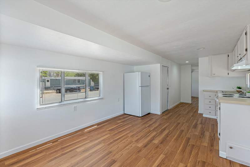 800